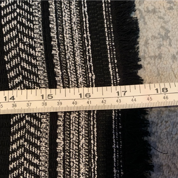 NWOT LOFT black and white skirt. With pockets. Lined. Size 6. - Picture 8 of 9